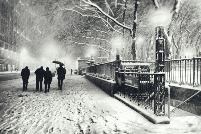 New York City - Winter - Snow Falls on 5th Avenue