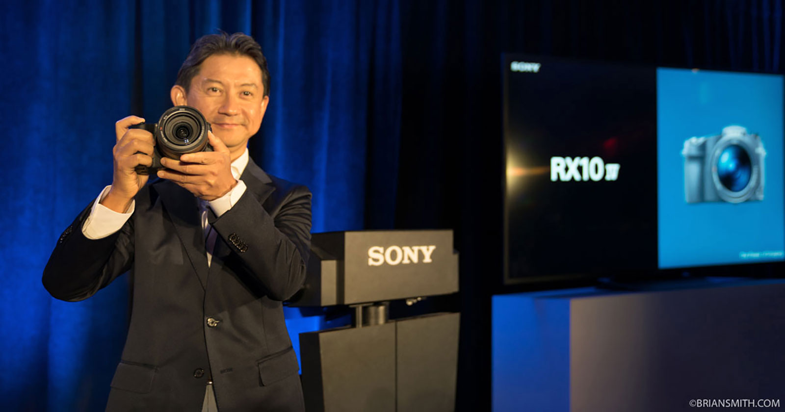 Sony-RX10-IV-camera-launch