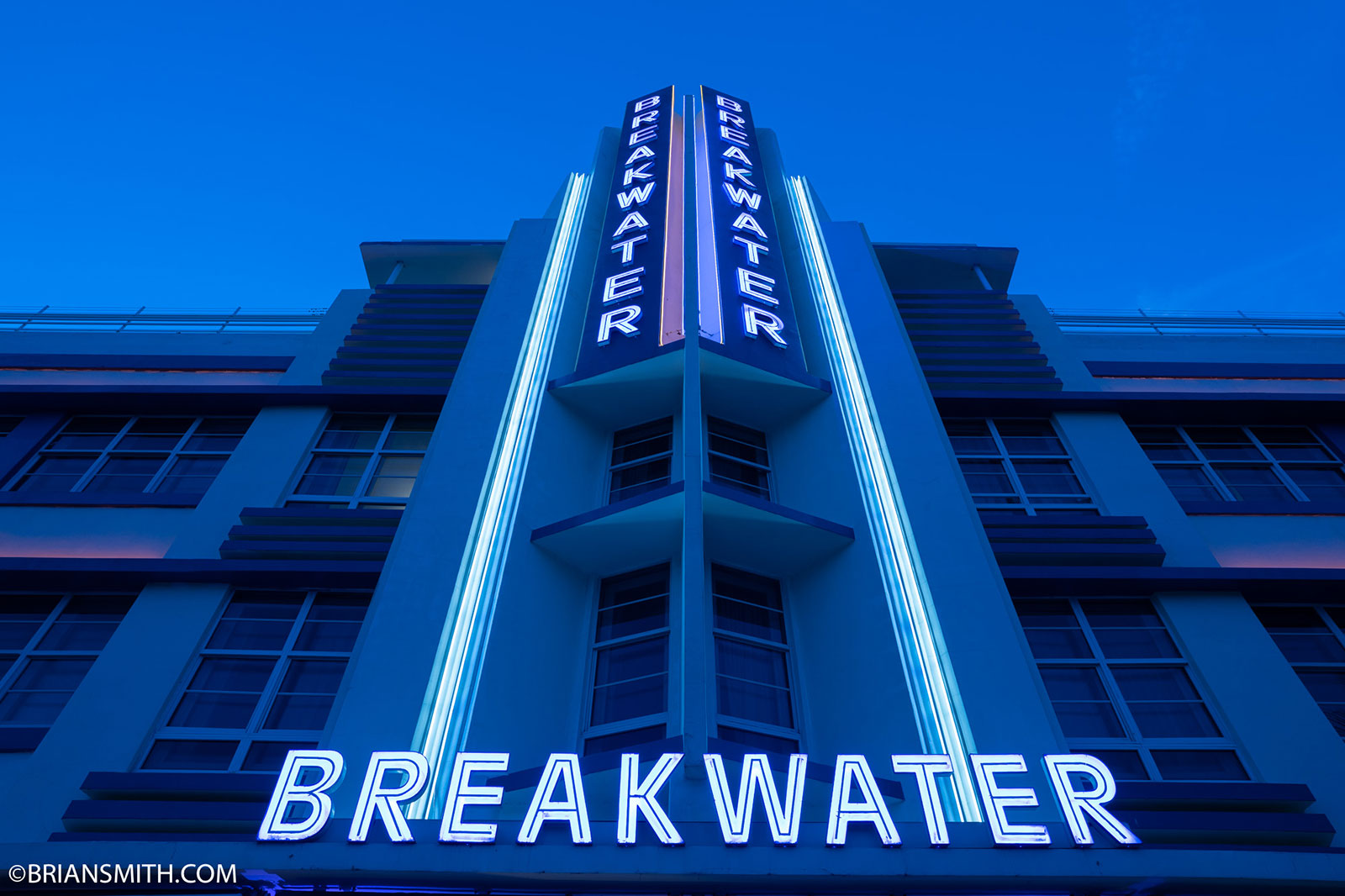 Sony FE 20mm F1.8 G Breakwater Hotel